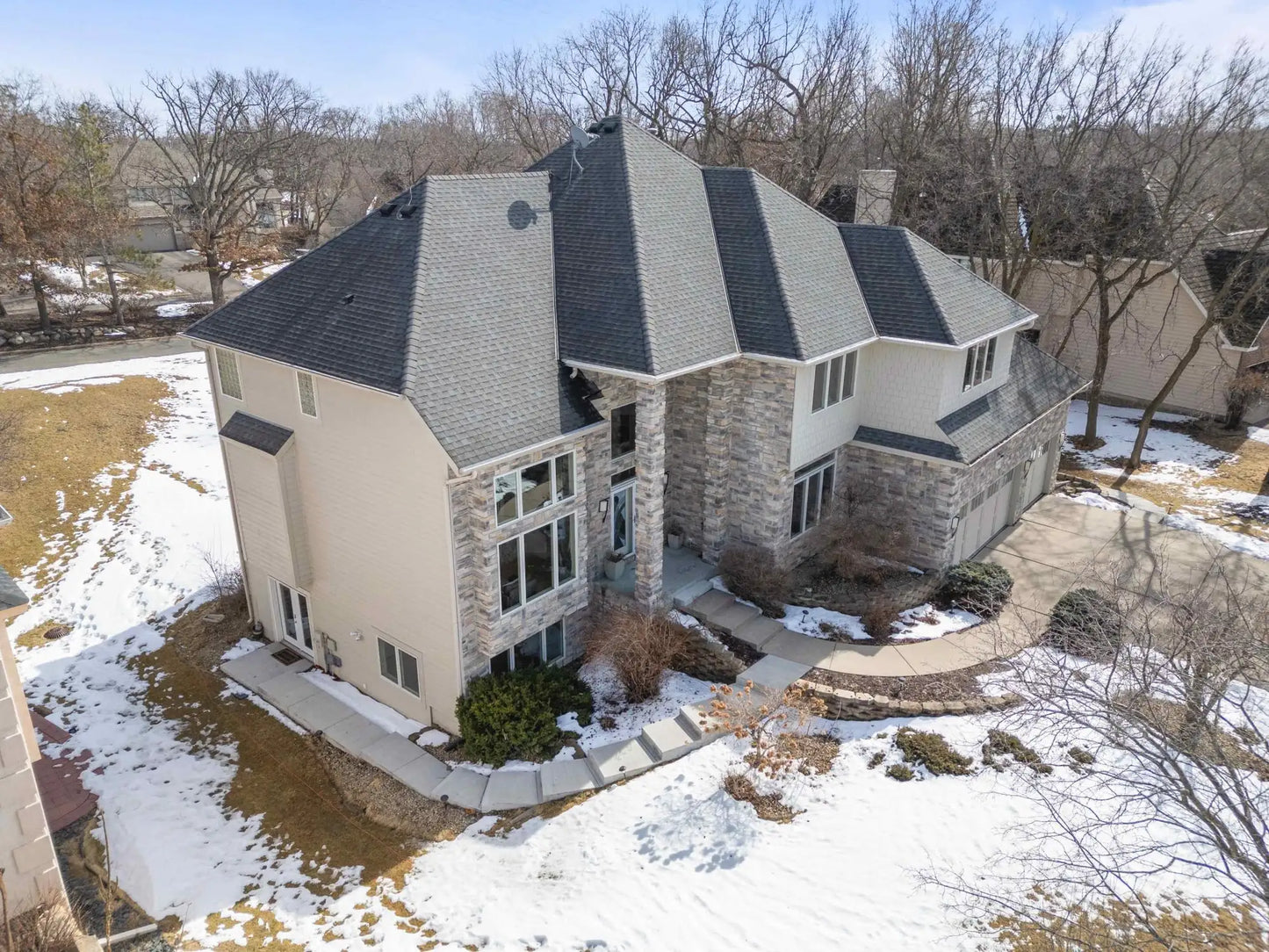 14905 Summit Oaks Drive, Burnsville, MN 55337