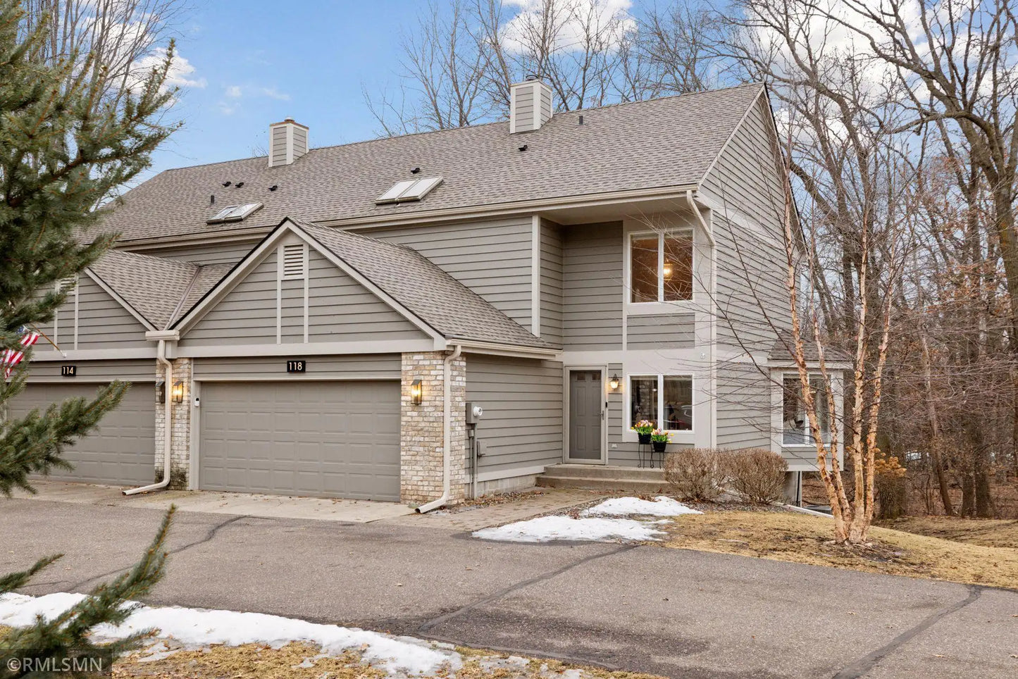 118 Wildwood Bay Drive, Mahtomedi, MN 55115