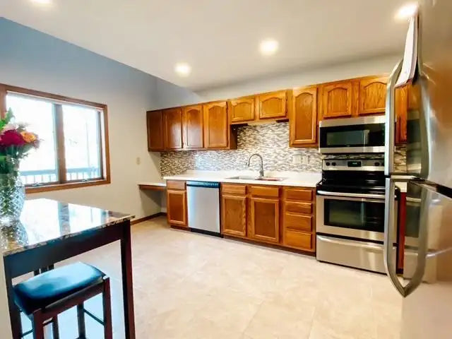 607 Dorland Road, Maplewood, MN 55119