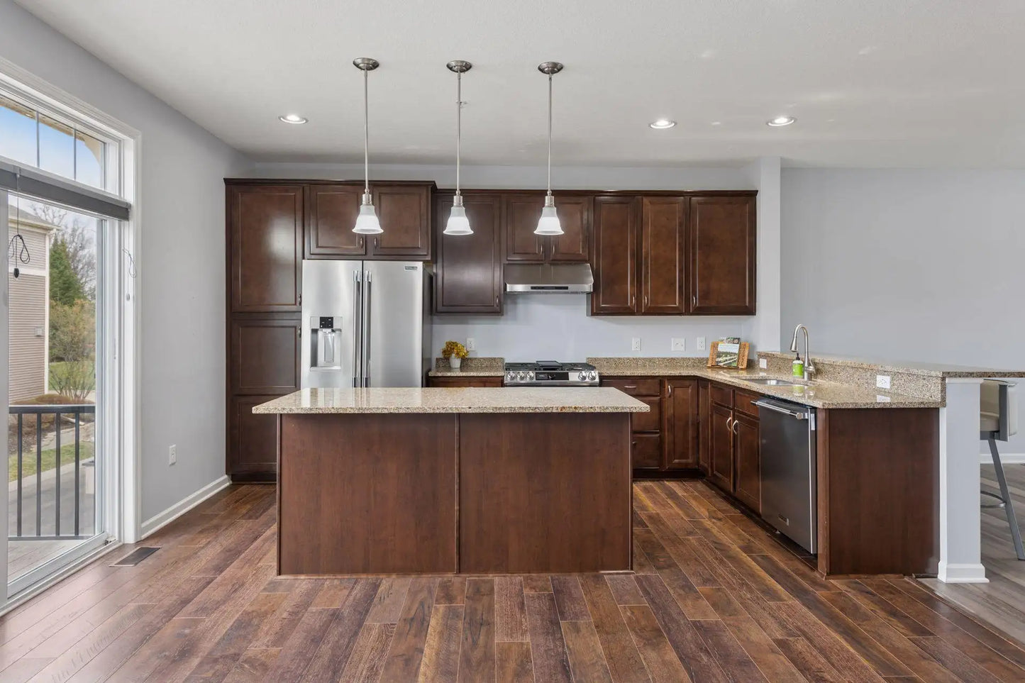 8949 Village Loop, Chanhassen, MN 55317