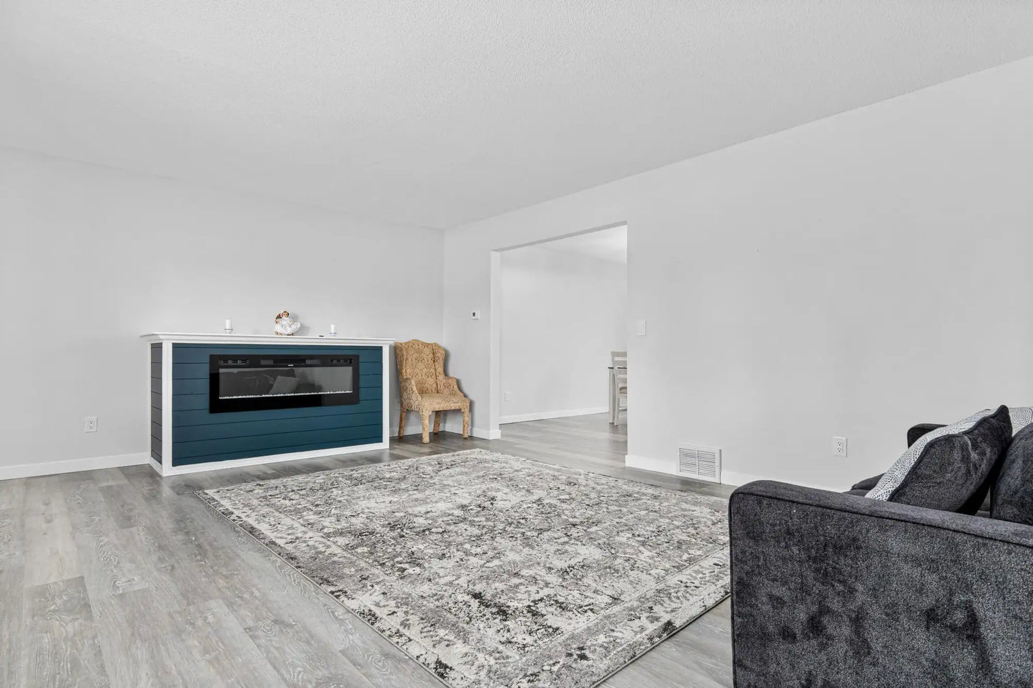 11042 Stanley Curve, Bloomington, MN 55437