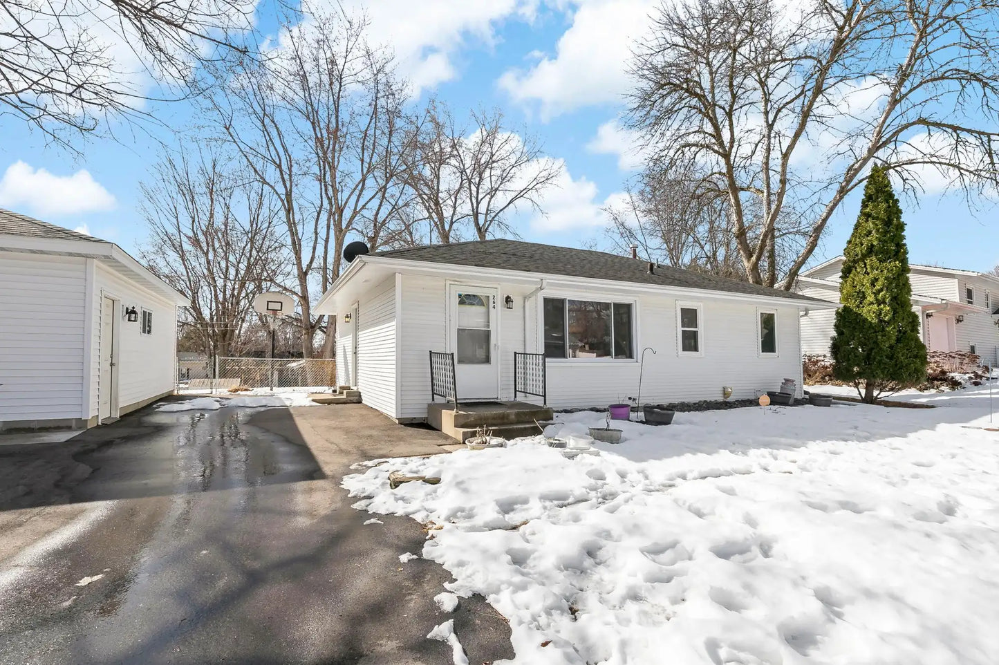 264 Pinewood Drive, Apple Valley, MN 55124