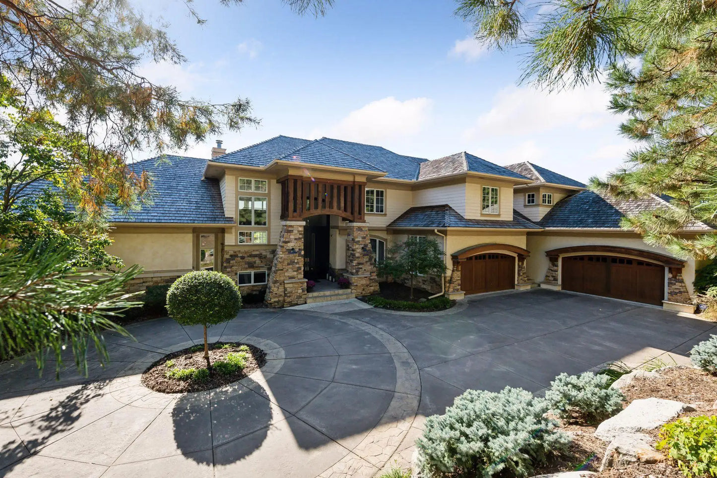 11068 Bell Oaks Estate Road, Eden Prairie, MN 55347