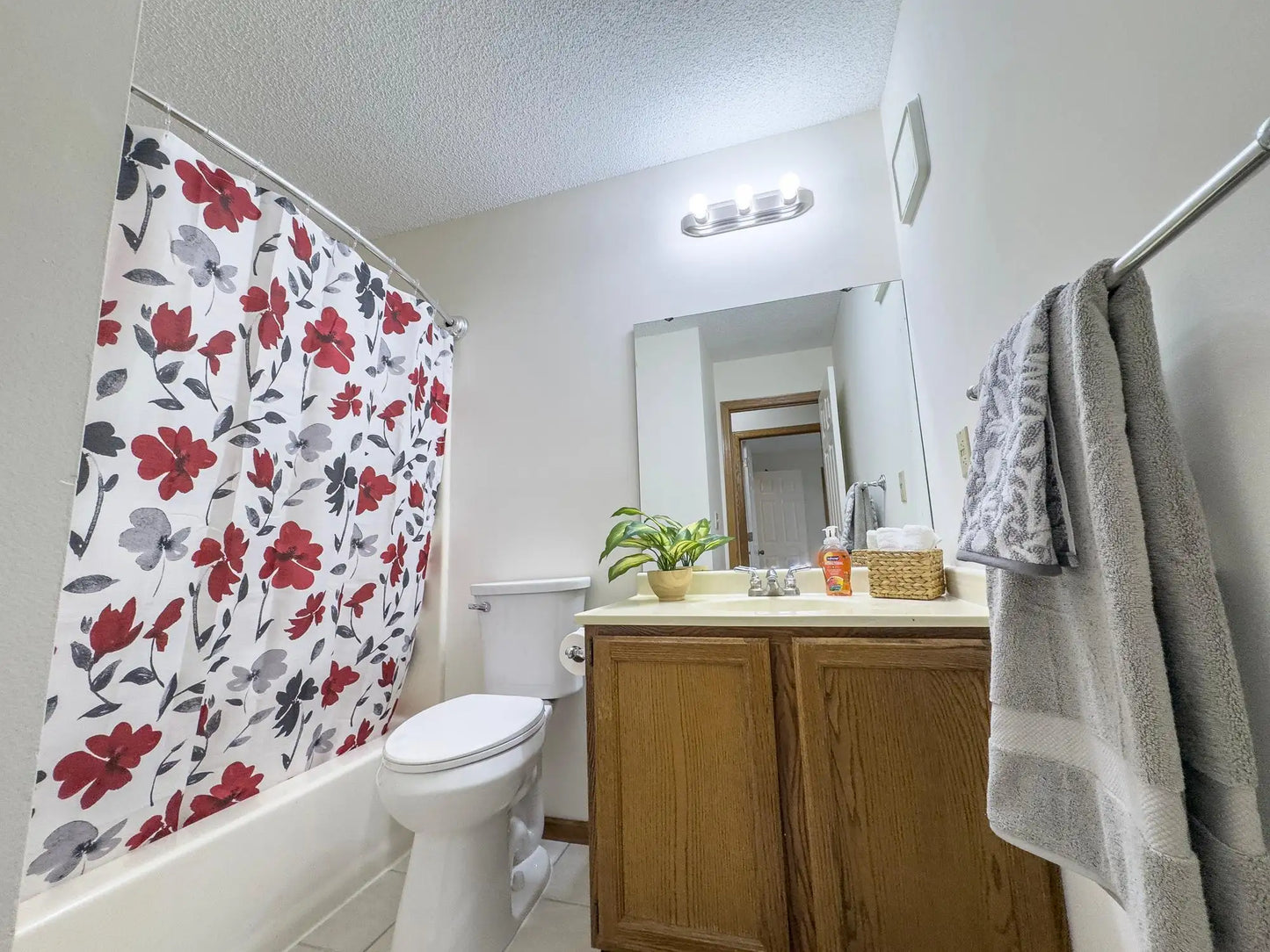 7576 Villa Court, Eden Prairie, MN 55346