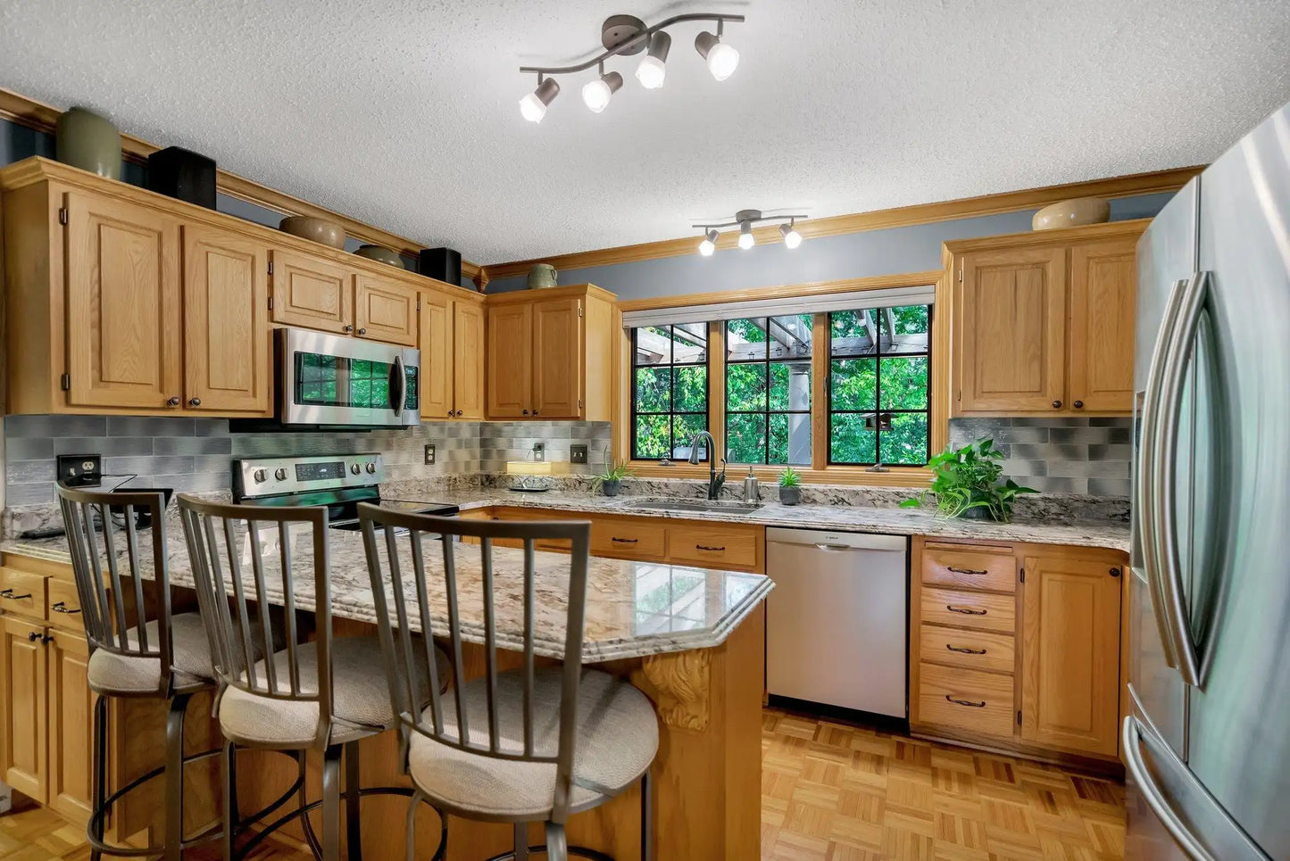 230 Wildwood Bay Drive, Mahtomedi, MN 55115