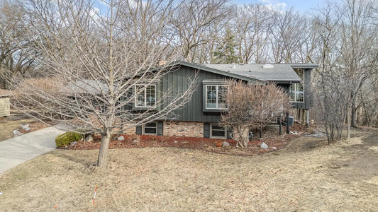 908 Woodlawn Court, Burnsville, MN 55337