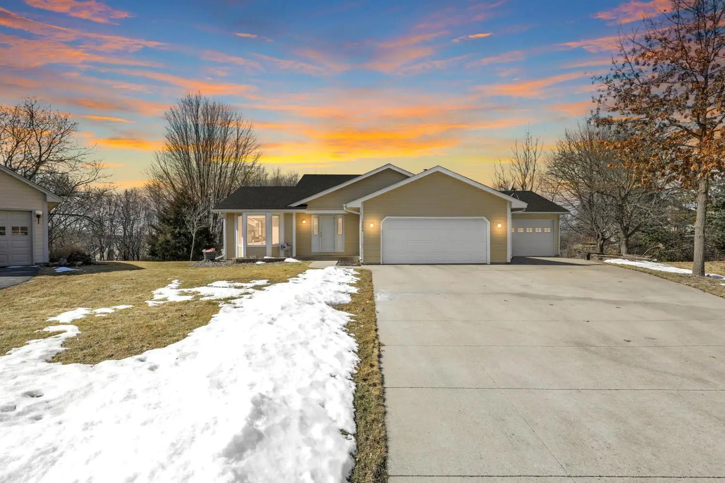 13604 Judicial Road, Burnsville, MN 55337