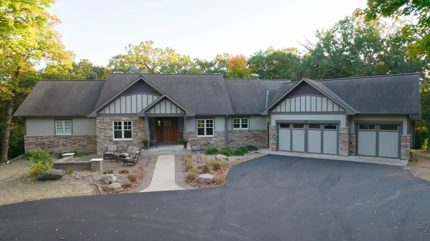 1806 County Road 14 , Shakopee, MN 55379