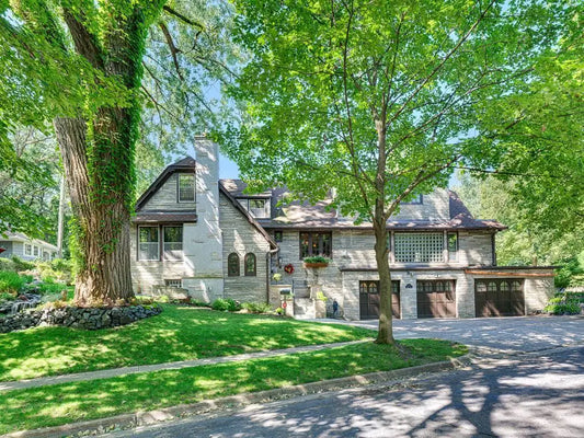 15 Benhill Road, Saint Paul, MN 55105