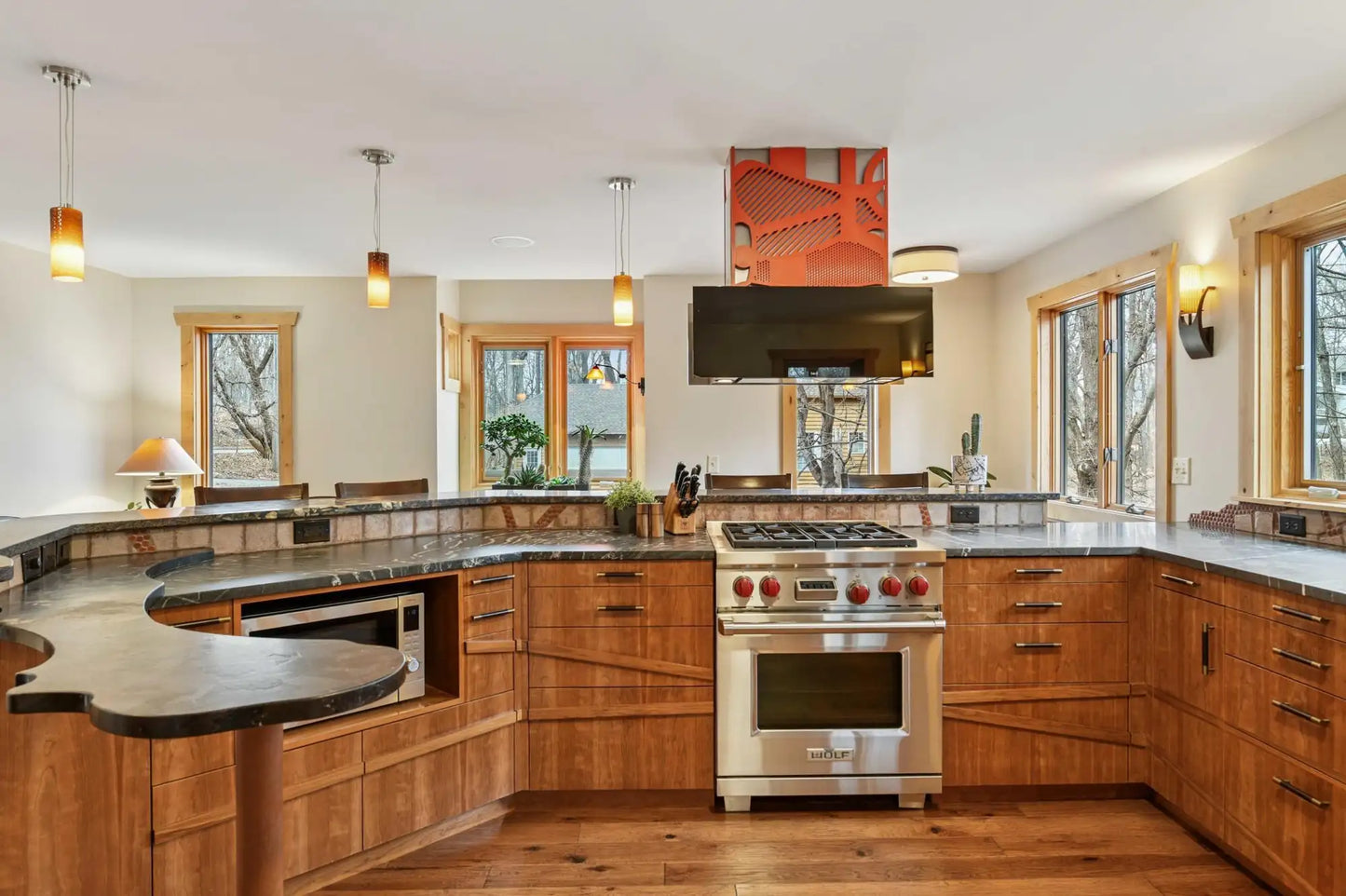 18920 Park Avenue, Deephaven, MN 55391