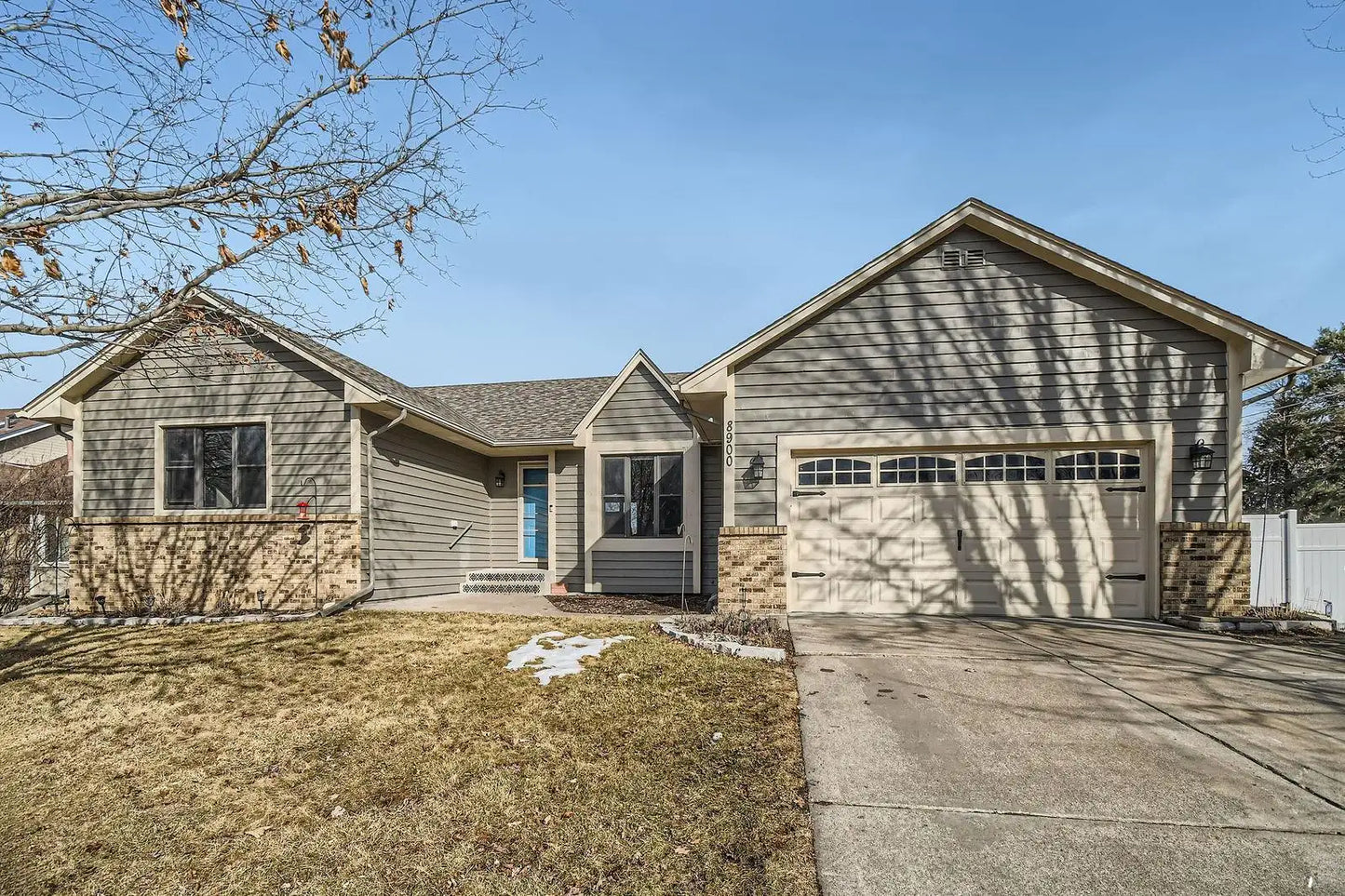 8900 Oakview Lane, Maple Grove, MN 55369