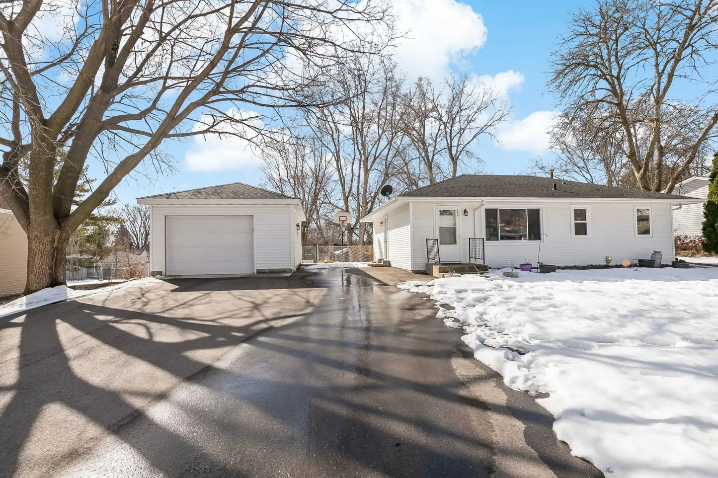 264 Pinewood Drive, Apple Valley, MN 55124