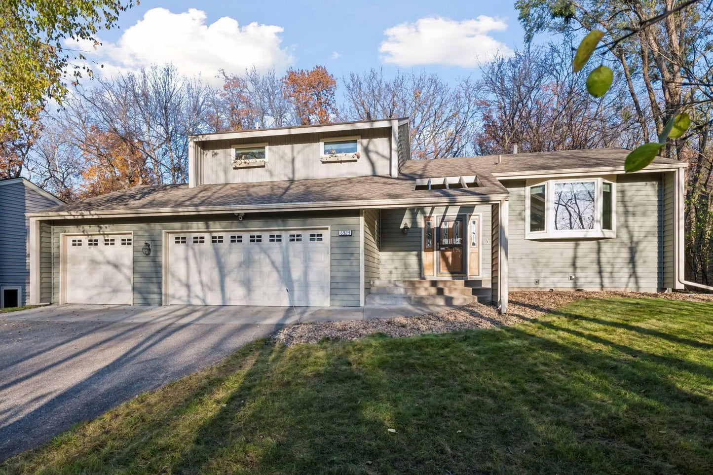 6923 Woodland Drive, Eden Prairie, MN 55346