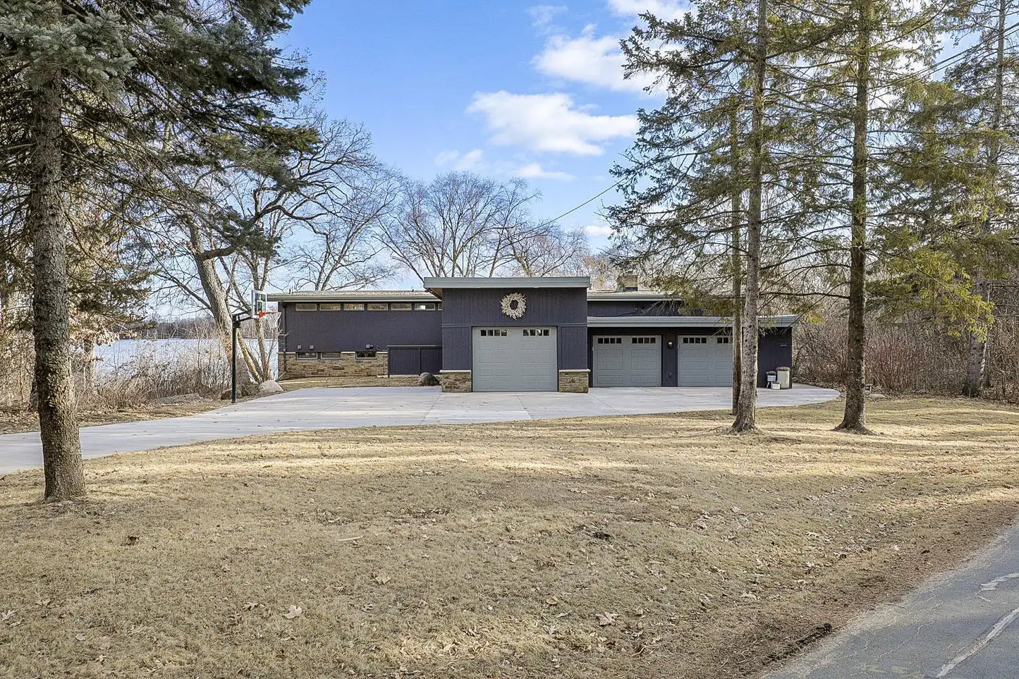 10 Shore Road, North Oaks, MN 55127