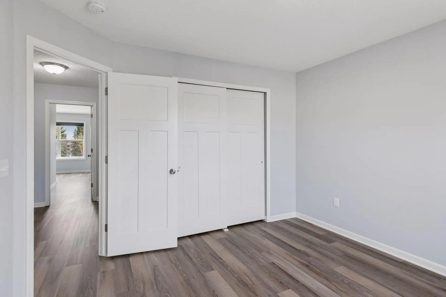 8949 Village Loop, Chanhassen, MN 55317