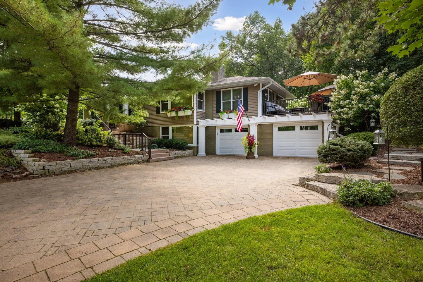 17001 The Strand , Minnetonka, MN 55345