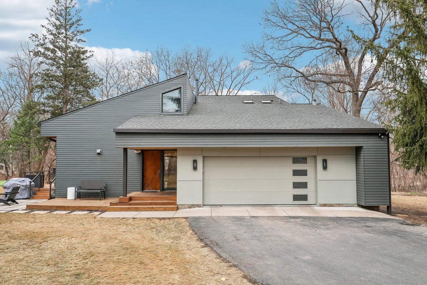 925 Ithaca Lane, Plymouth, MN 55447