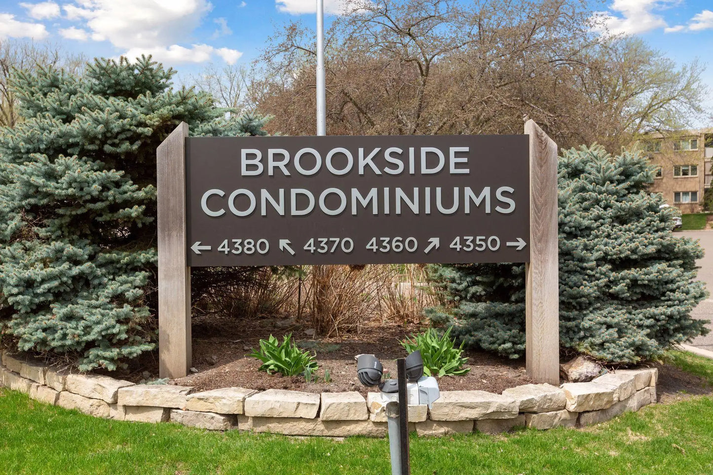 4360 Brookside Court, Edina, MN 55436