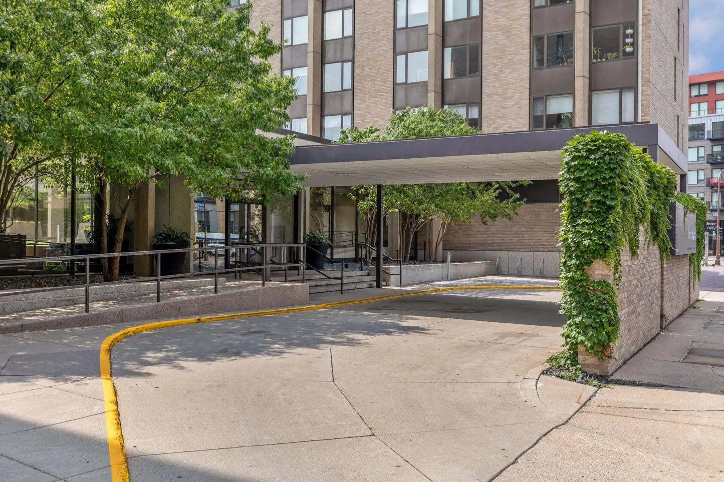 15 1st Street, Minneapolis, MN 55401