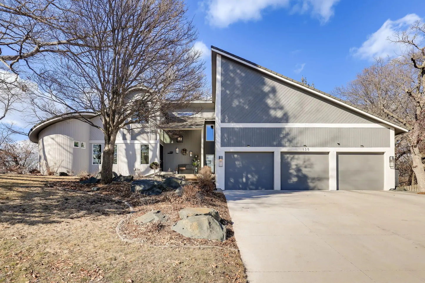 135 Red Oaks Drive, Vadnais Heights, MN 55127