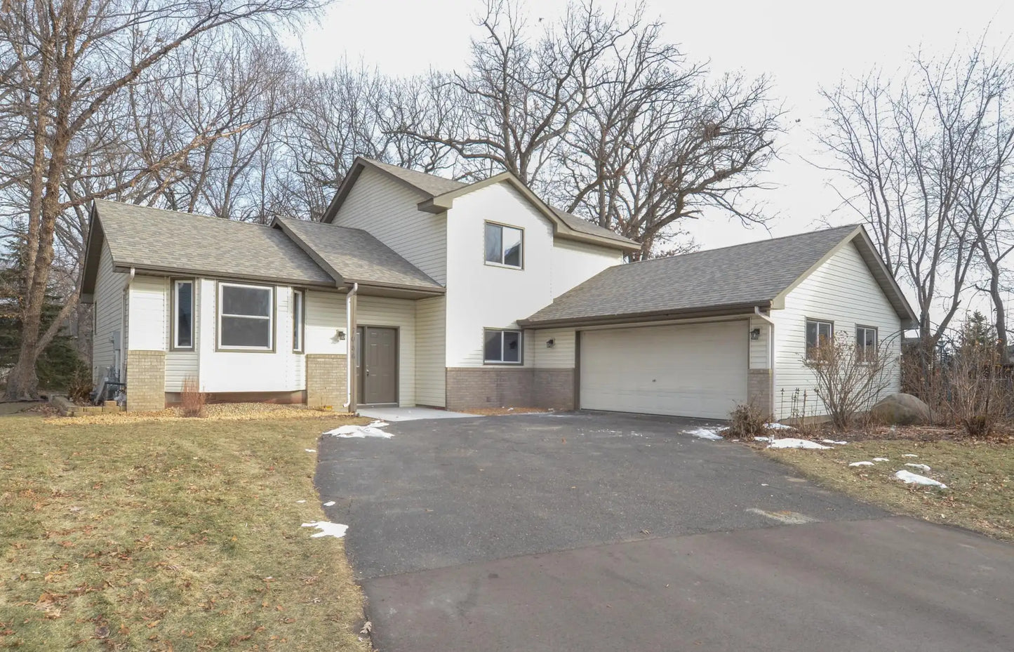 7086 46th Street Circle, Oakdale, MN 55128