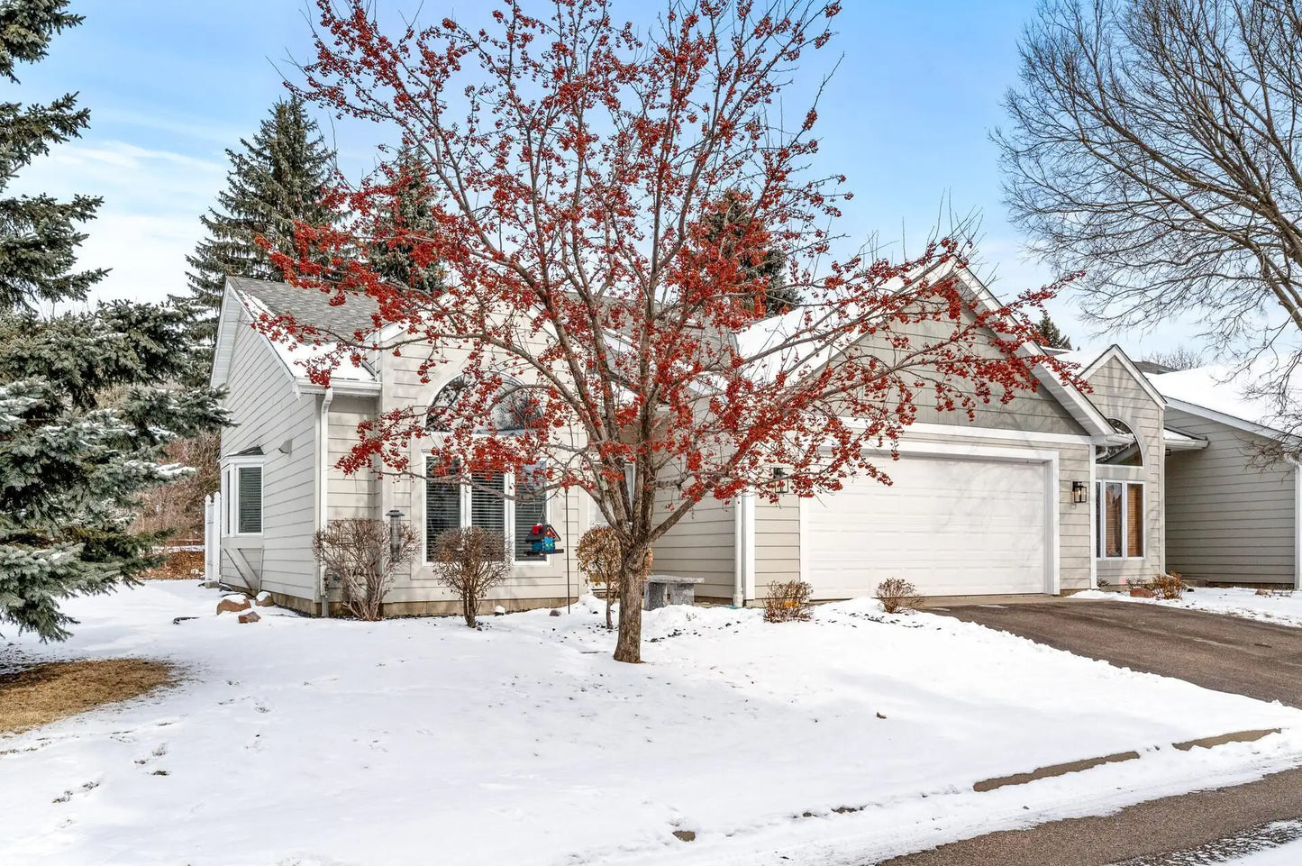 807 Southcross Drive, Burnsville, MN 55306