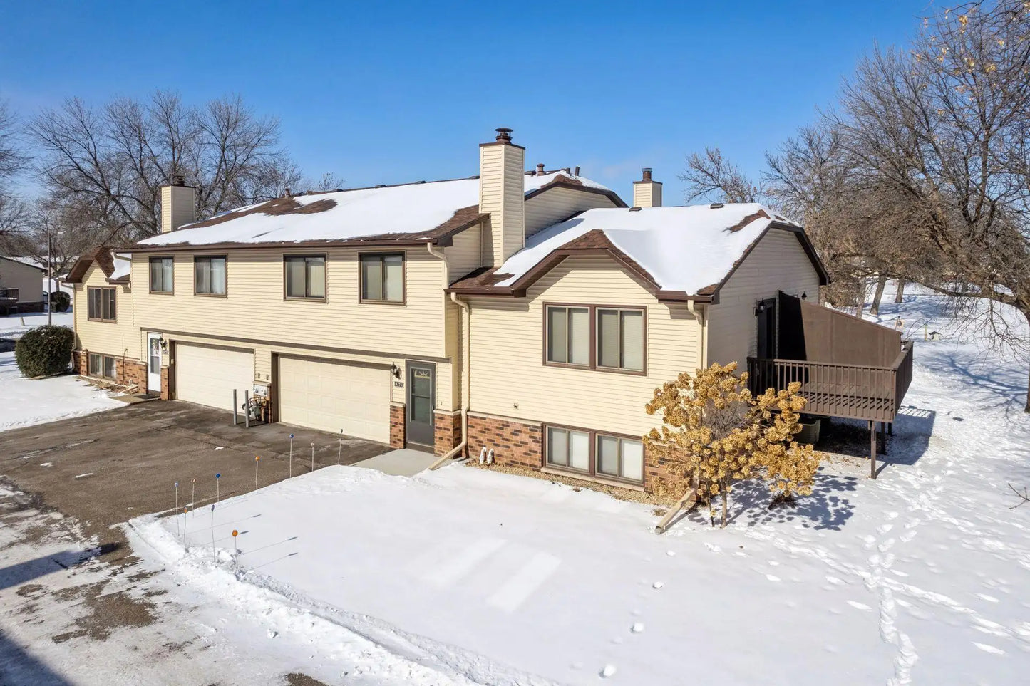 8774 Maplebrook Circle, Brooklyn Park, MN 55445