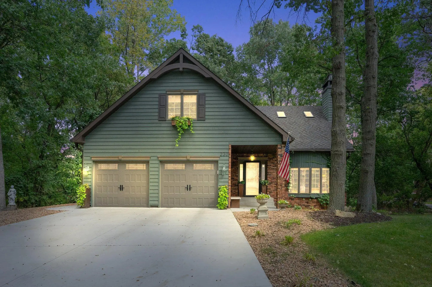 230 Wildwood Bay Drive, Mahtomedi, MN 55115