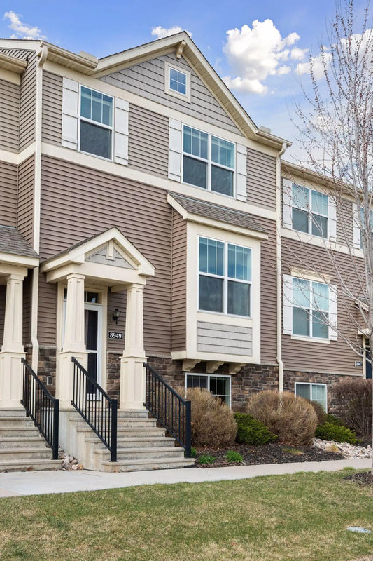 8949 Village Loop, Chanhassen, MN 55317