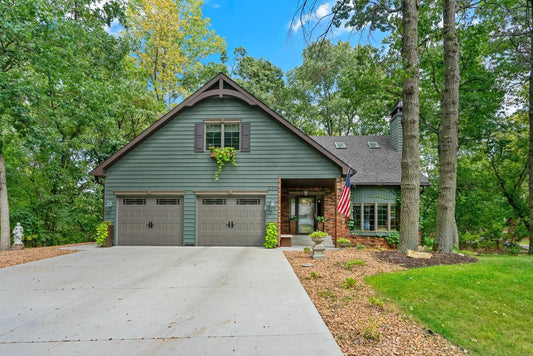 230 Wildwood Bay Drive, Mahtomedi, MN 55115