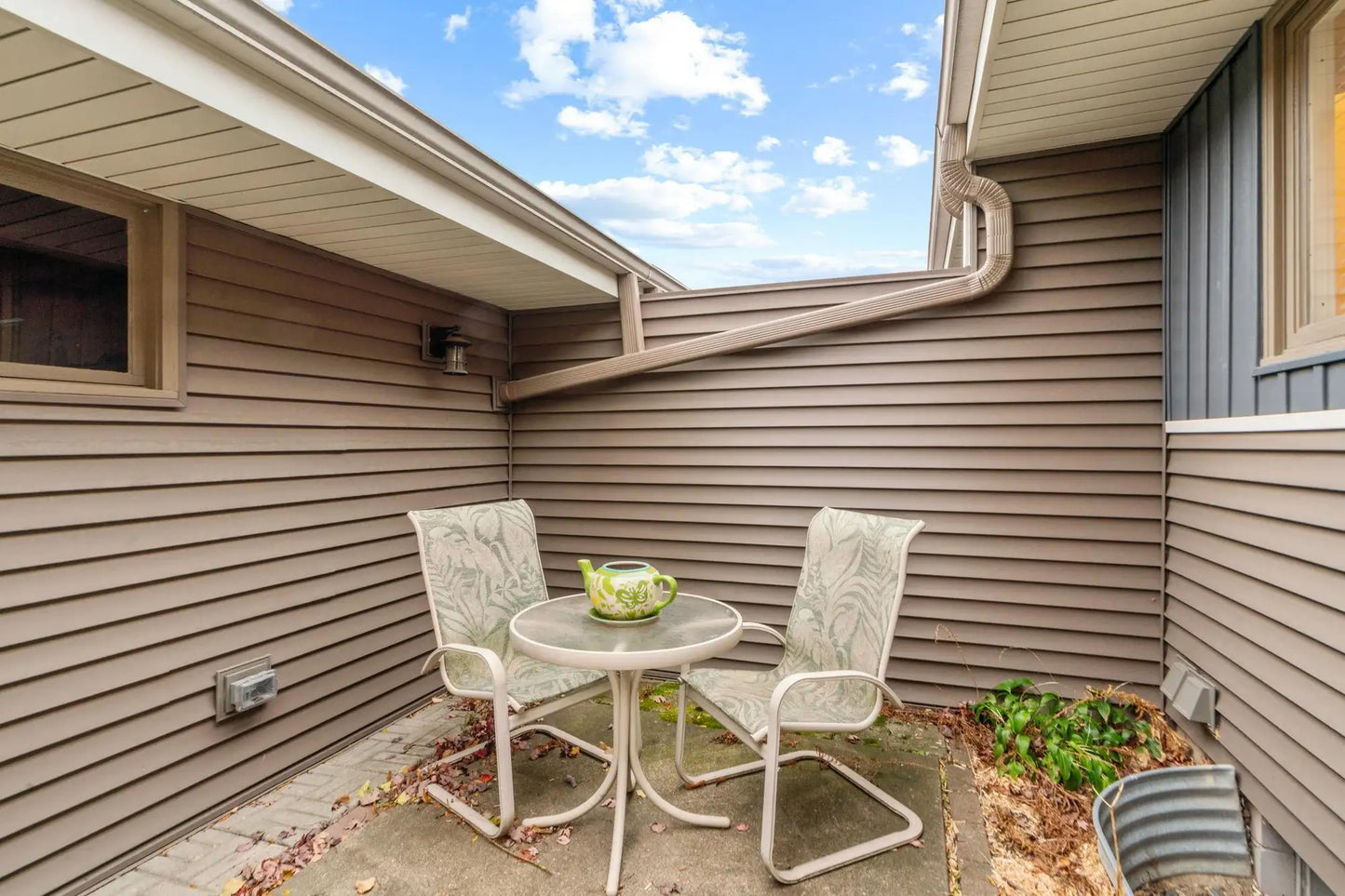 2731 Mackubin Street, Roseville, MN 55113