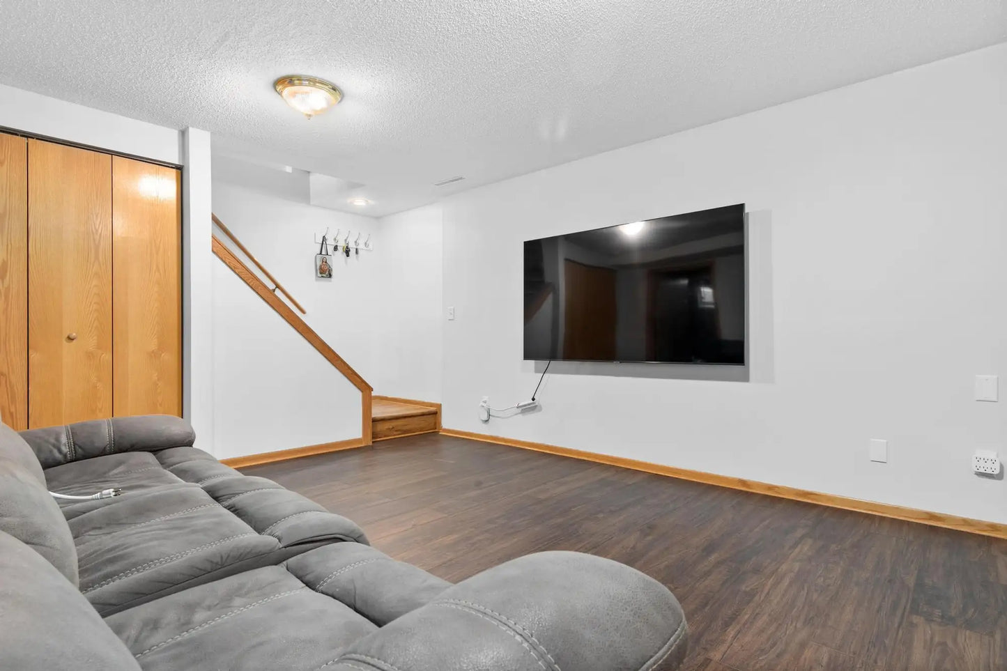 11042 Stanley Curve, Bloomington, MN 55437