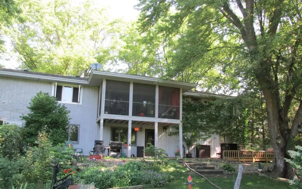 1611 63rd Street, Chanhassen, MN 55331
