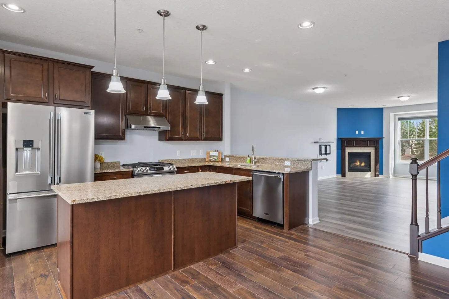 8949 Village Loop, Chanhassen, MN 55317