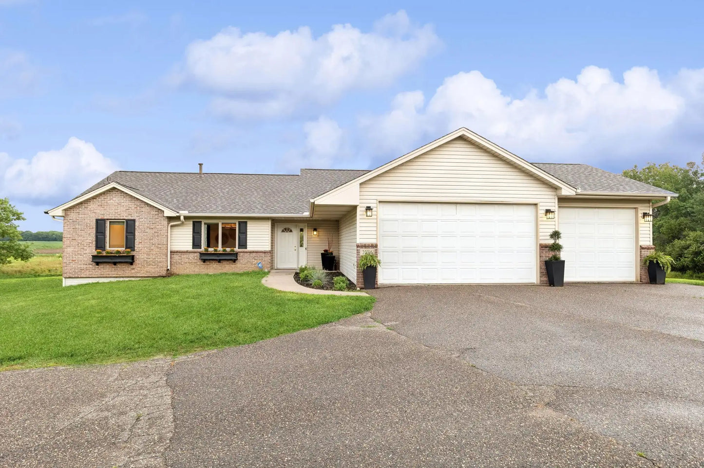 20136 County Road 72 , Elk River, MN 55330