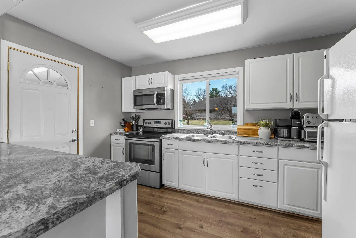 524 Lakeshore Circle, Annandale, MN 55302