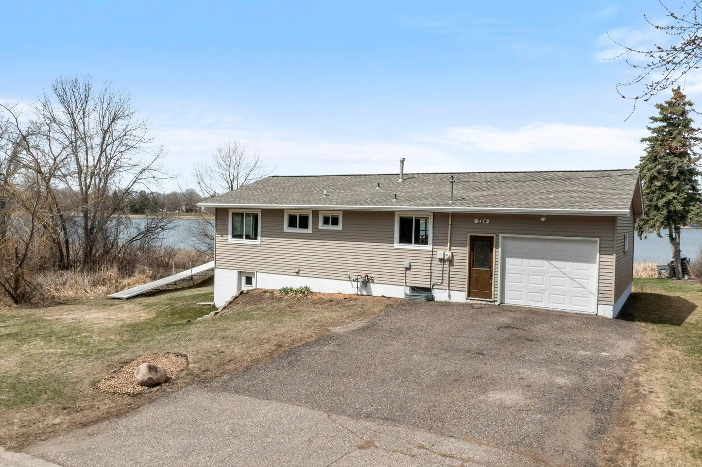 524 Lakeshore Circle, Annandale, MN 55302